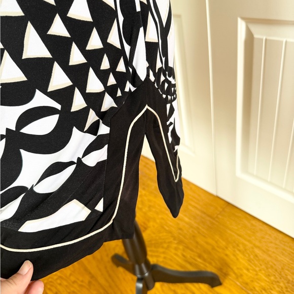 WHBM Black & White Geometric Shift Dress M Sleeveless Mod Tunic Resort Wear - Picture 11 of 15